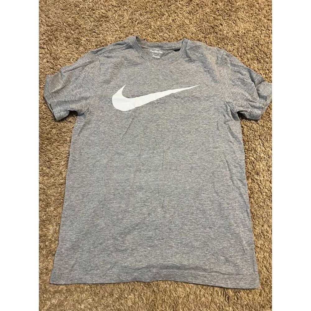 Nike Men's T-shirt Grey Small